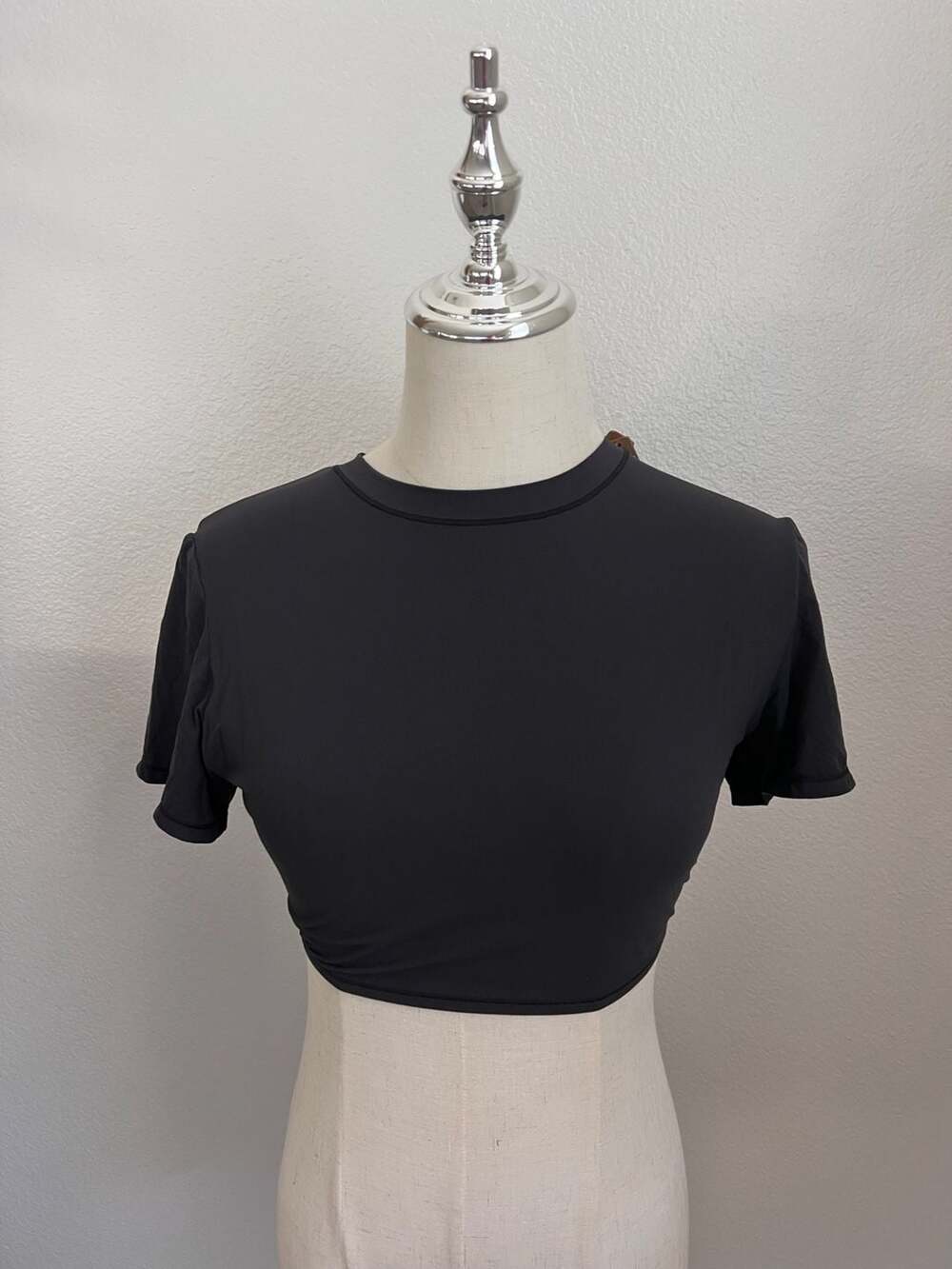SKIMS Black Sculpt Cropped Short Sleeve T-Shirt Size L